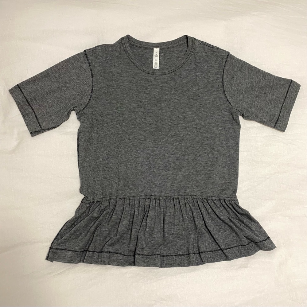 Lululemon Flouncy Peplum Short Sleeve Tee Black/Dark Gray Size 4 NWOT